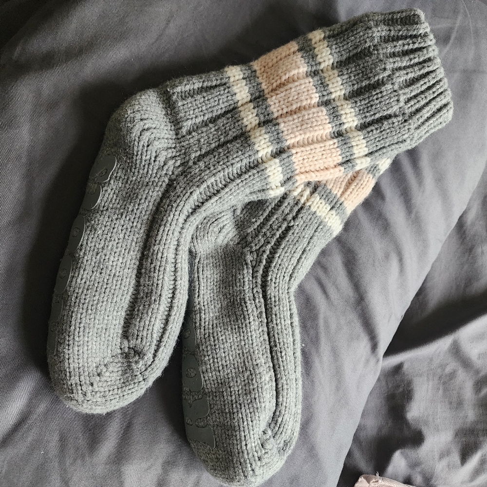 💙 NWOT Fur Lined Sock Slippers - Picture 4 of 7